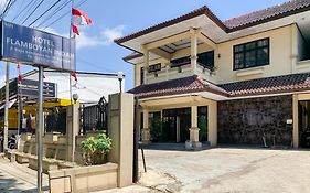 RedDoorz Syariah at Flamboyan Indah Kuningan